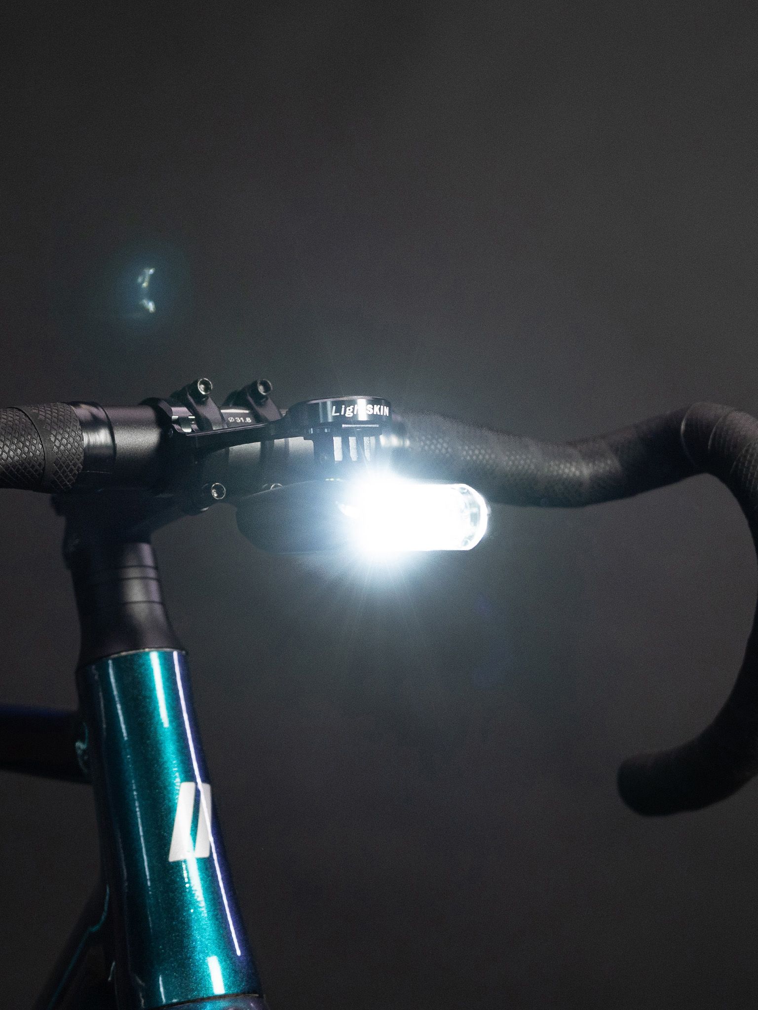 Light up the night - Verlässliches Licht für kürzere Tage - Enter Darkseason: Die Tage werden kürzer und damit beginnt die Zeit, die wir auf dem Fahrrad in der Dunkelheit verbringen.