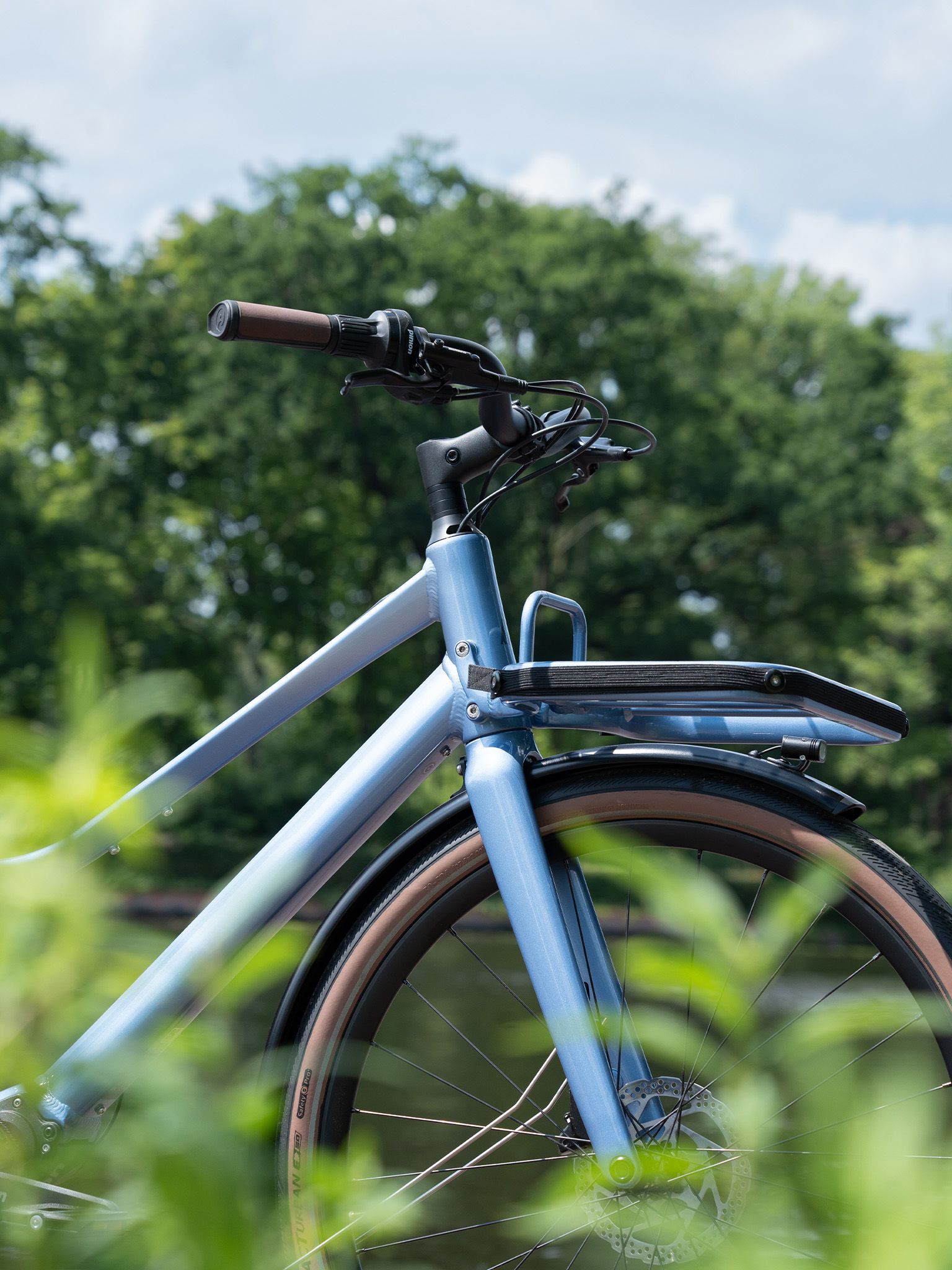 Mehr Vielfalt für Emil & Emilia - Ab jetzt gibt es ein Farbupdate für unsere beliebten City-E-Bikes. Lavendelblau und mitternachtsgrün sind im Webshop und beim Händler verfügbar.