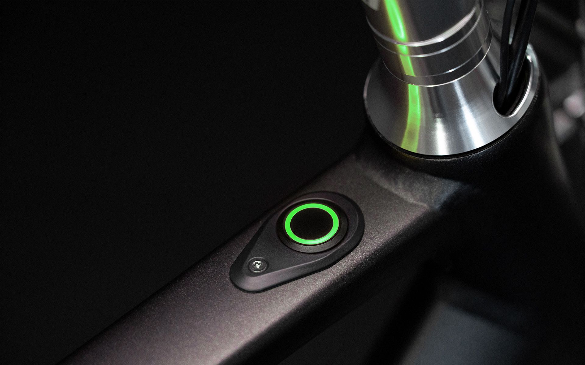 Wähle Deine gewünschte Unterstützungsstufe oder steuere die integrierte Lichtanlage. Geschwindigkeit, Wetterdaten, GPS-Navigation und viele weitere Smart-Features stehen Dir in der MAHLE App zur Verfügung.