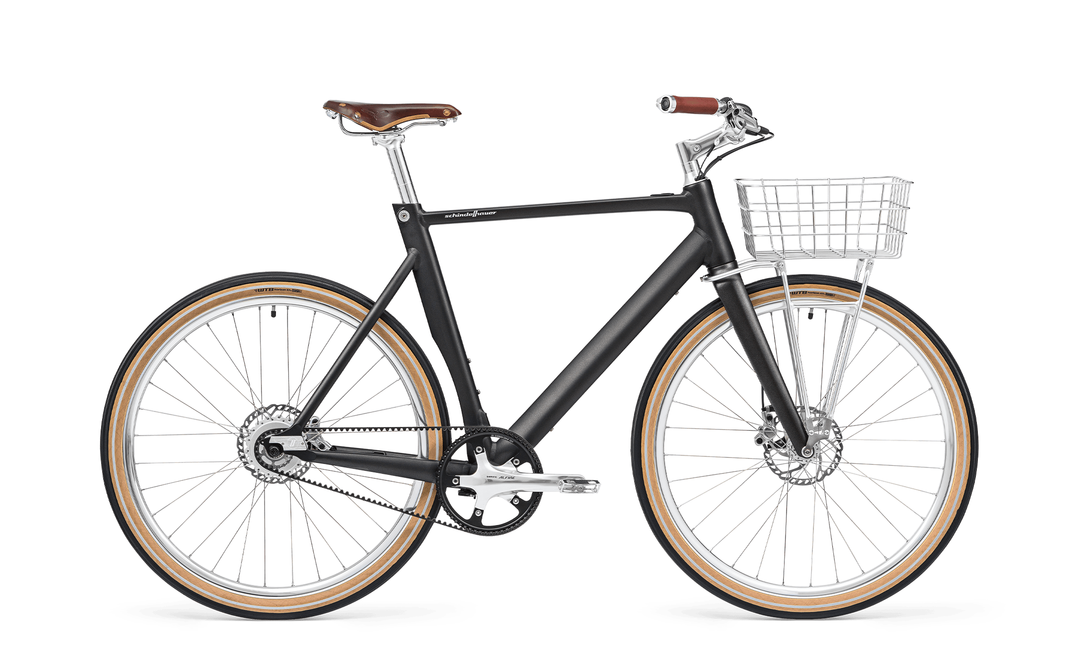 Arthur Cruiser ist unser Singlespeed E-Bike, das avantgardistische Innovation mit der Seele eines urbanen Wanderers verbindet. Seine integrierten Technologien sorgen für ein schlankes und nahtloses Design, während der Frontkorb und die komfortablen Reifen zu einem entspannten Cruising-Lifestyle einladen. Gleite mühelos durch die Straßen und genieße jede Fahrt - keine Eile, kein festes Ziel, nur pure Freiheit. Denn im Leben geht es nicht darum, wohin Du fährst - es geht um die Freude, dorthin zu gelangen.