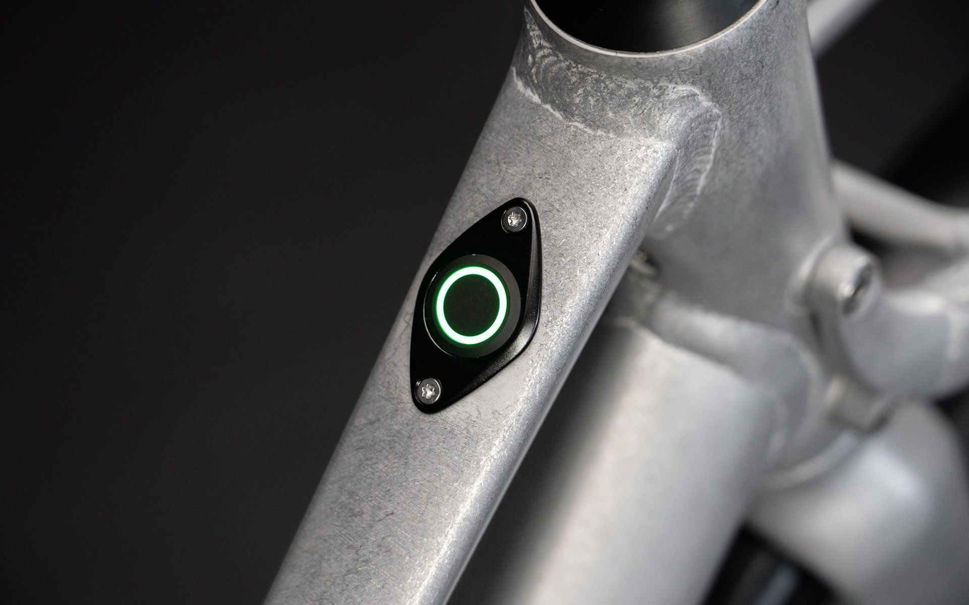 Wähle Deine gewünschte Unterstützungsstufe oder steuere die integrierte Lichtanlage. Viele weitere Smart-Features stehen Dir in der MAHLE App zur Verfügung.