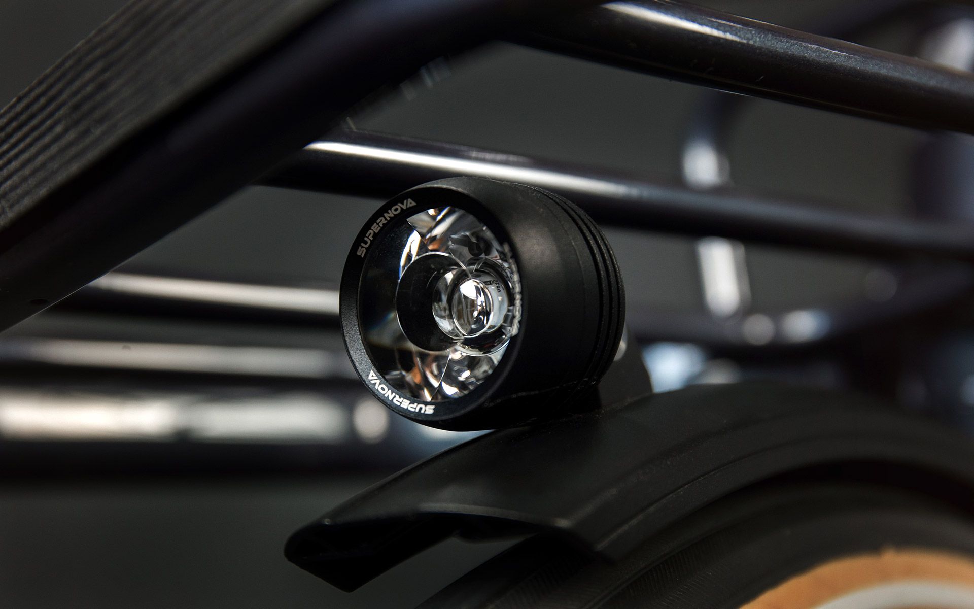 Durch die neue Terraflux-3-Linse wurde die Helligkeit auf über 15 % erhöht, die zusätzlich zum optimierten Reflektor eine flächige Ausleuchtung der Straße erzeugt. 