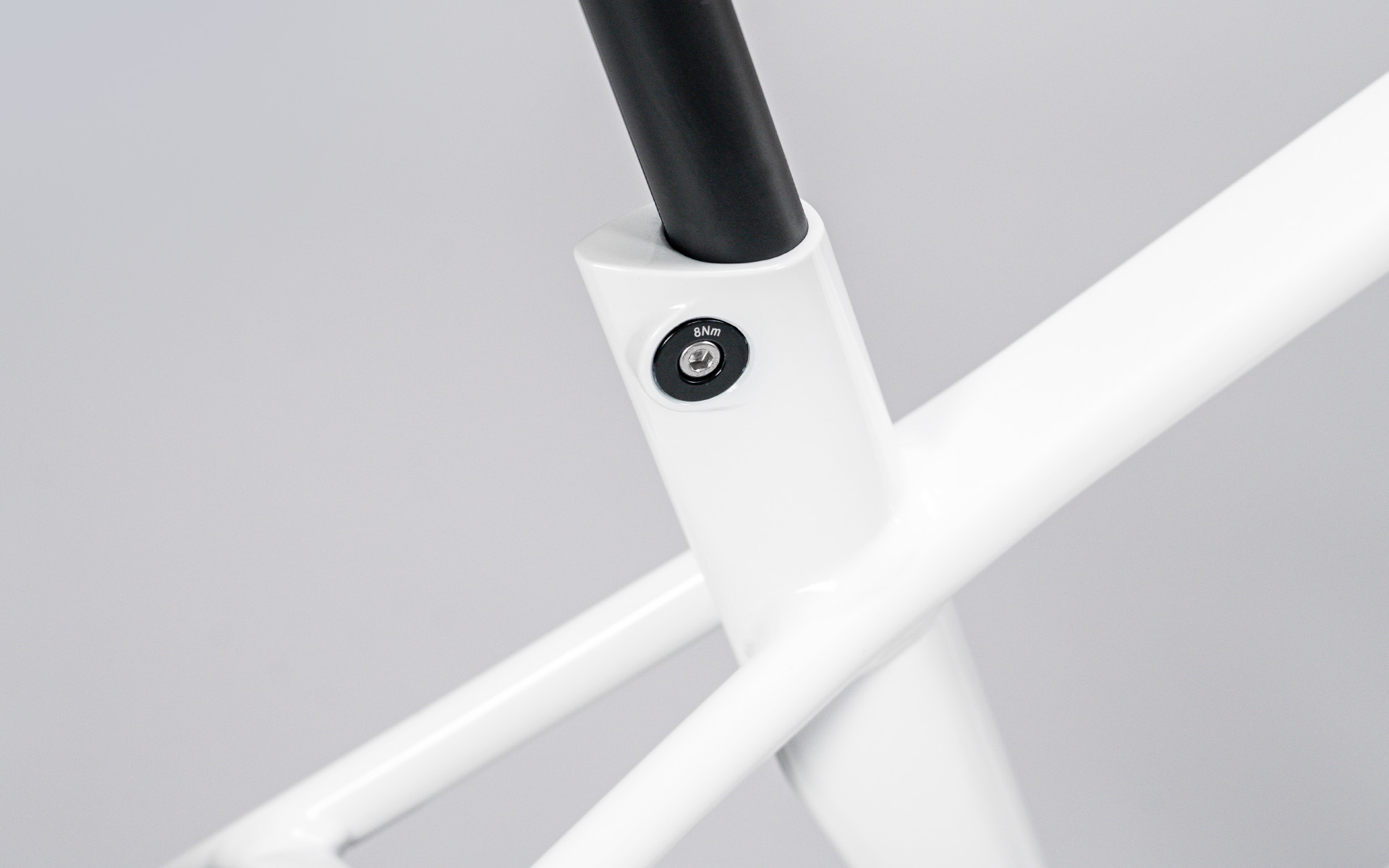 Neo combineert niet alleen technisch verfijnde details, ook het uiterlijk maakt een blijvende indruk. De silhouet is volledig opnieuw ontworpen en dient als blauwdruk voor een 20-inch fiets die niet mooier kan zijn.