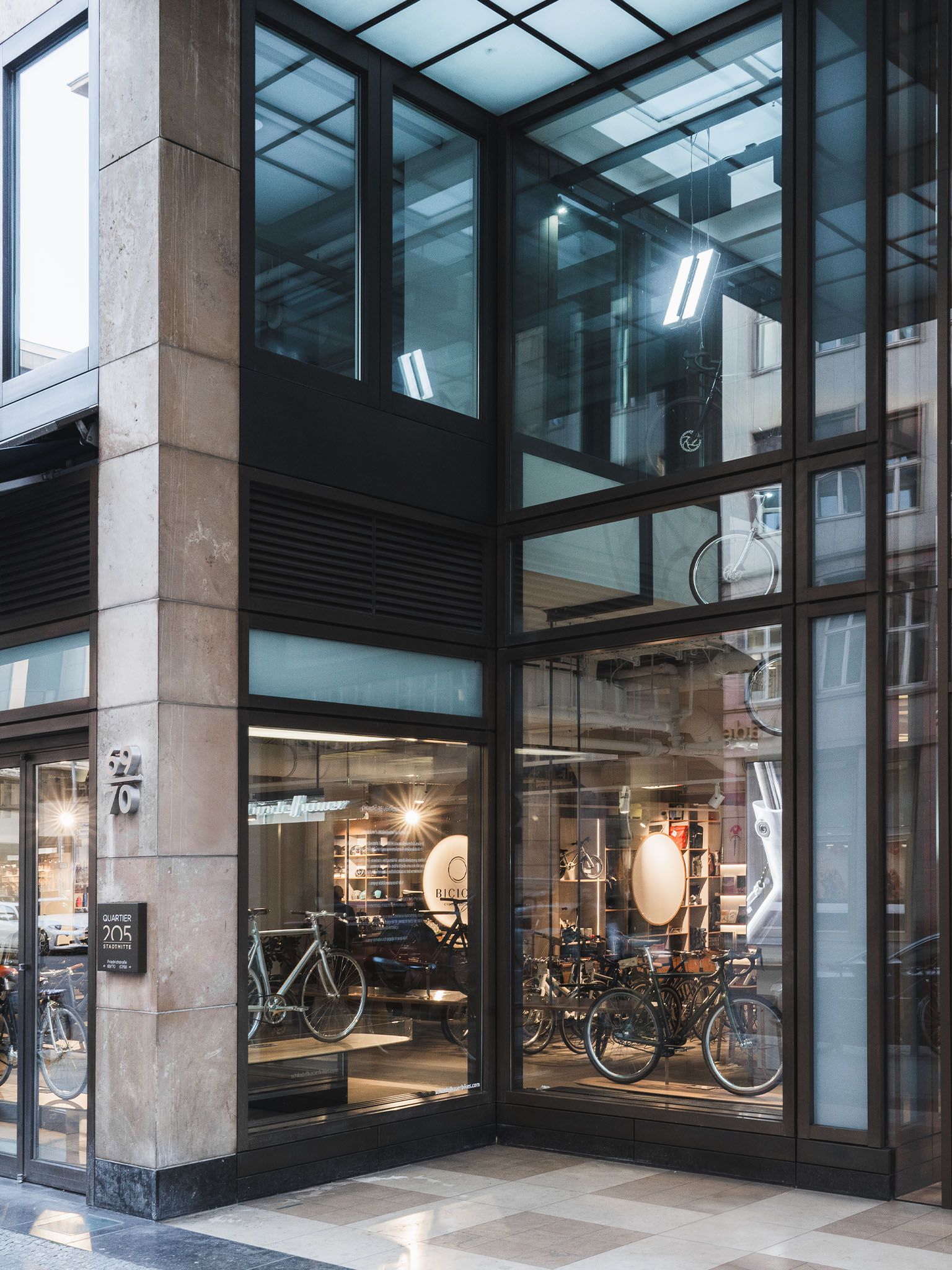 Neueröffnung: Berlin ist erster Standort für den Schindelhauer Brand Space - Schindelhauer eröffnet gemeinsam mit dem Mobilitätsverband BICICLI einen Store in Berlin. Damit schaffen wir einen Ort, an dem wir unsere Produktwelt inszenieren und für unsere Kund:innen erlebbar machen können.