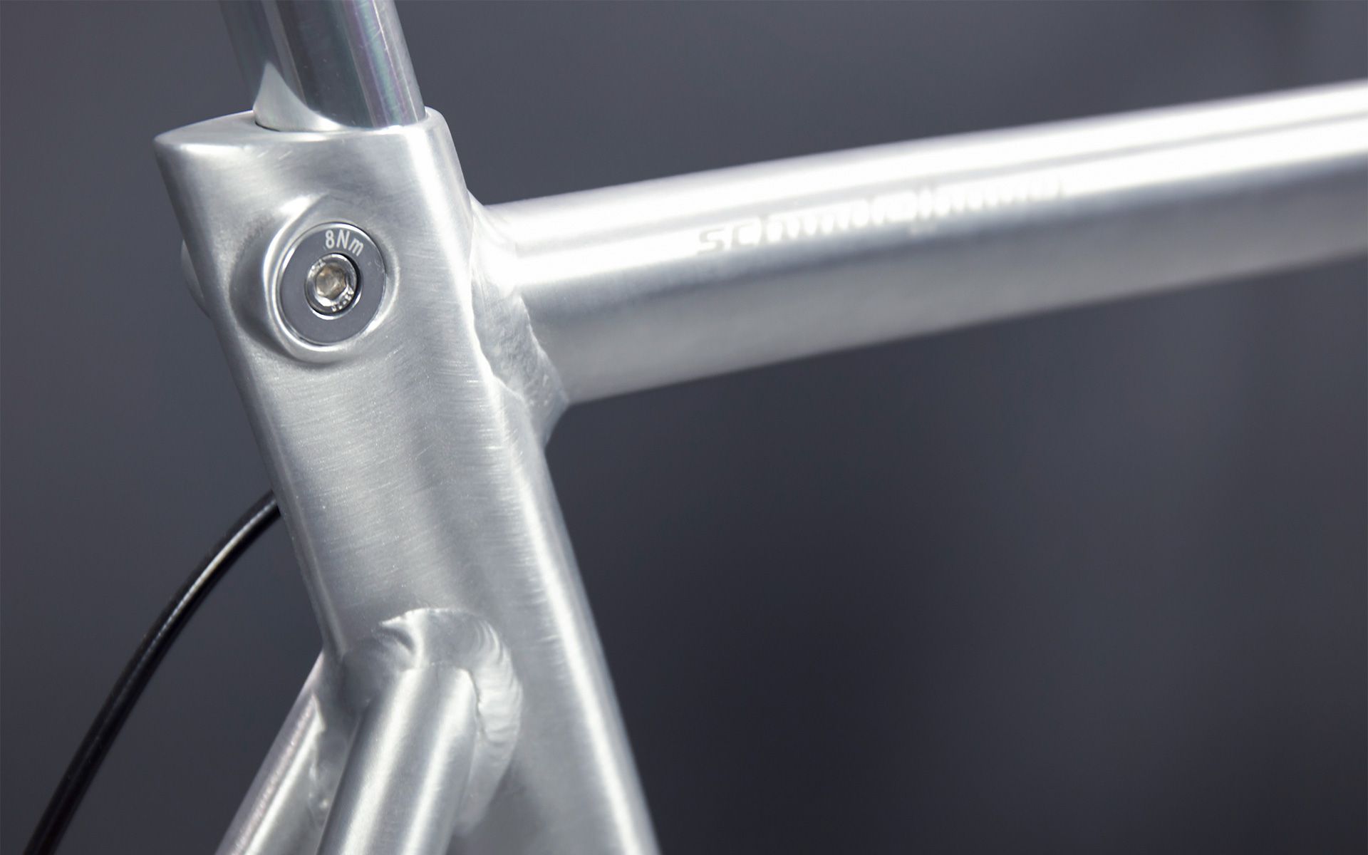 Stable, robust and yet a true lightweight - the frame is made of high-quality 6061 aluminium. The smoothed weld seams using the 