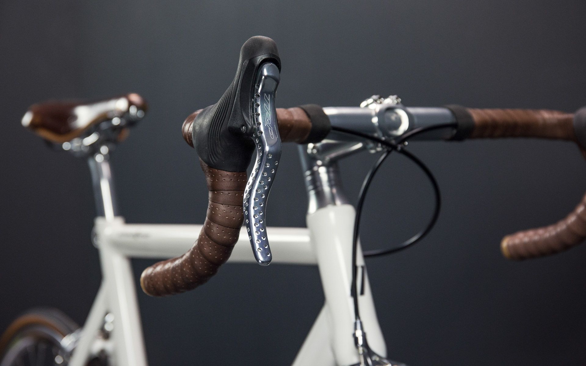 The TRP – RRL SR transcends the ages by offering a race quality lever without an integrated shifter. The classic styling trademarked by heroes of decades past make this a stylish lever for Siegfried Road. The ergonomically shaped lever is drilled to enhance beauty while reducing weight.

