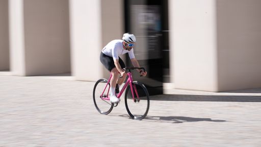 Hektor bekommt viel Aufmerksamkeit. Die 2 neuen Farben drachenfrucht und chamäleon sorgen für gute Laune bei unschlagbarer Performance und ziehen dabei alle Blicke auf sich.